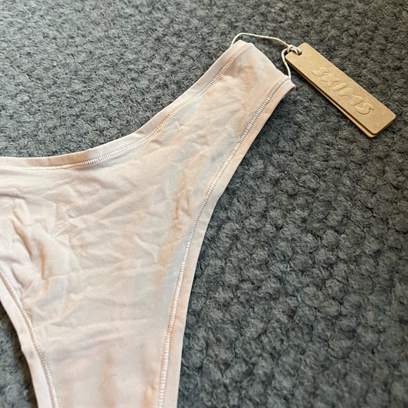 Skims dipped front thong - Picture 3 of 5